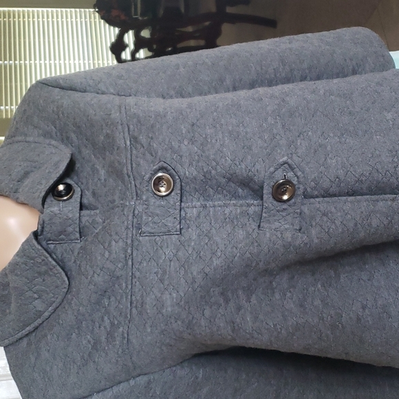 R.Q.T. L quilted light weight cropped cardi quarter sleeve - Picture 6 of 7